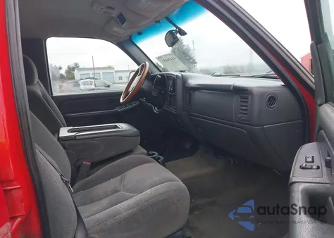 2005 Chevrolet Silverado K1500 из США, поврежденный, VIN 2GCEK13T851145827